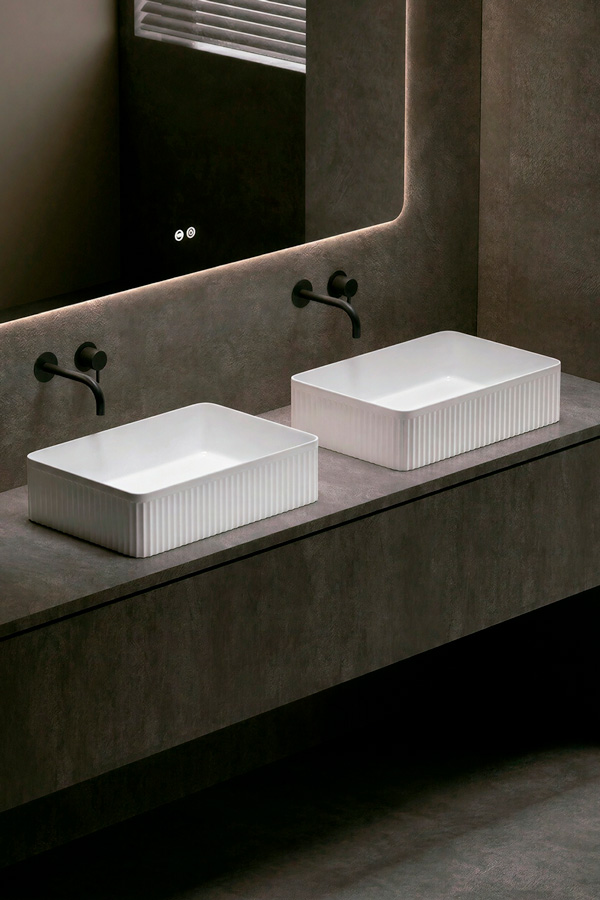 lavabo cuadrado con lineas alrededor